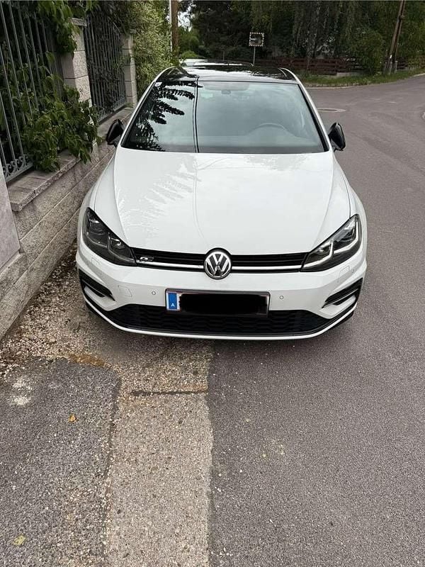 Gebraucht 2017 VW Golf VII Highline Limousine | € 19.000 - Bild 1/4