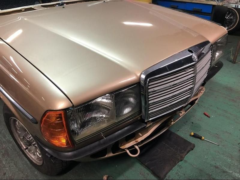 Gebraucht Mercedes 280 185 PS (136 kW) 1984 Gold Coupé