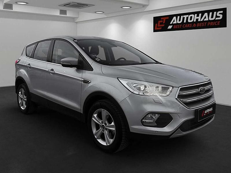 Gebraucht Ford Kuga Titanium 120 PS (88 kW) 2017 Grau SUV