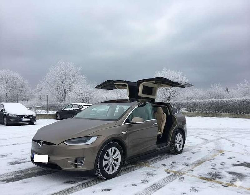 Braun Gebraucht 2016 Tesla Model X SUV | € 31.900 - Bild 1/2