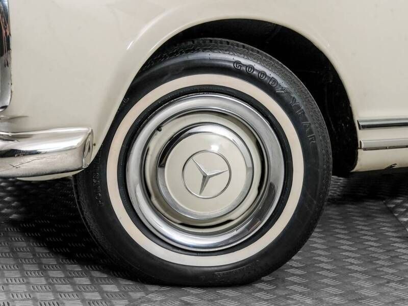 Gebraucht Mercedes 230 148 PS (108 kW) 1964 Weiß Cabrio