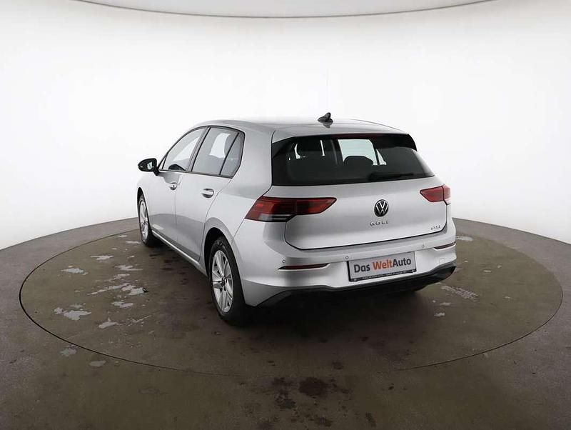 Gebraucht VW Golf VIII Life 131 PS (96 kW) 2021 Silber Limousine