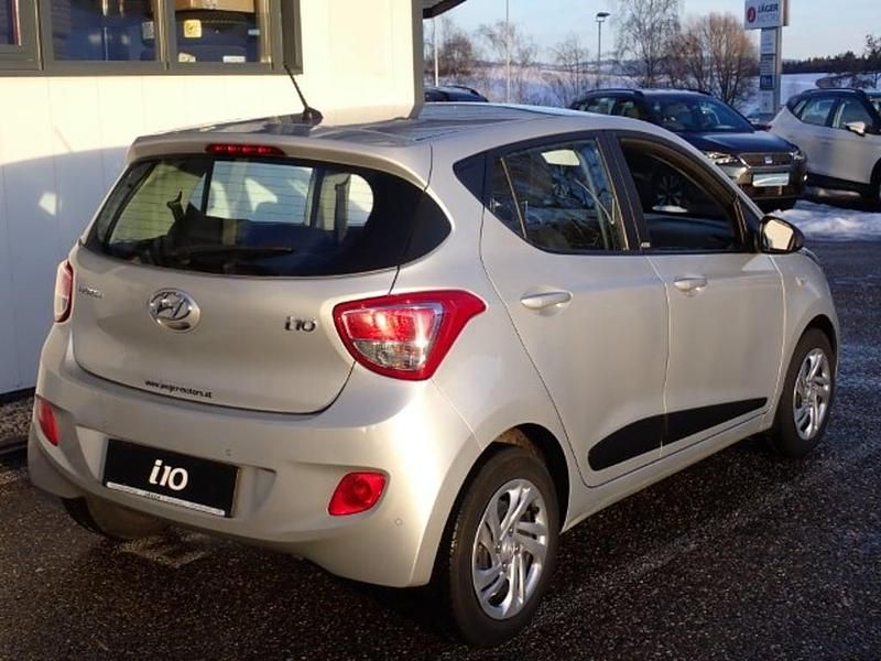 Gebraucht Hyundai i10 Blackline 67 PS (49 kW) 2015 Silber  metallic Kleinwagen