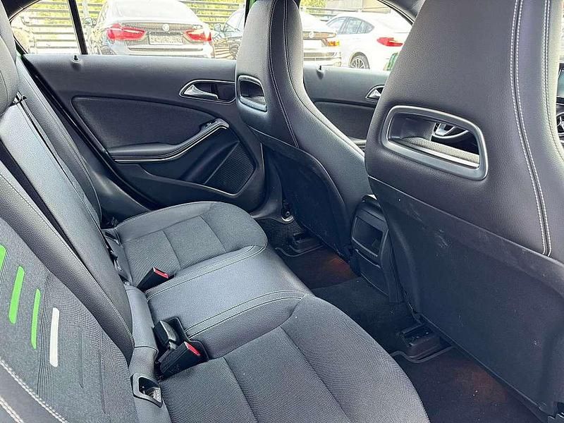 Gebraucht Mercedes A180 109 PS (80 kW) 2018 Grün Limousine