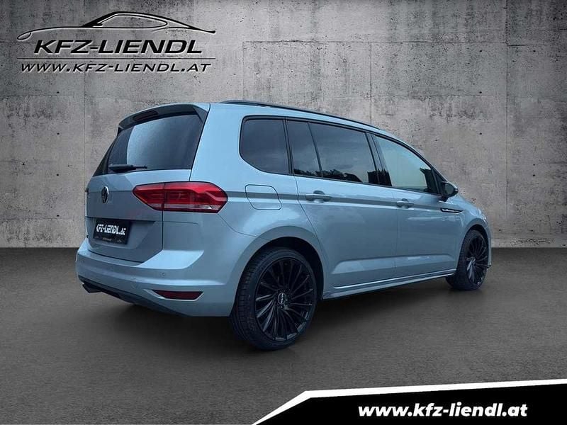 Gebraucht VW Touran R-line 150 PS (110 kW) 2024 Silber Van / Kleinbus