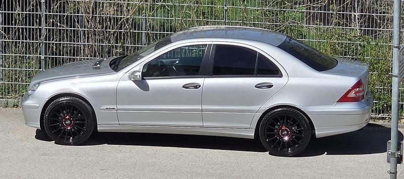 Gebraucht Mercedes C200 Classic 122 PS (89 kW) 2004 Silber Limousine