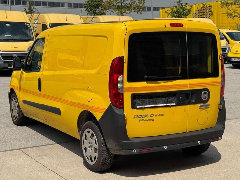 Gebraucht Fiat Doblò Basis 95 PS (69 kW) 2017 Gelb Van / Kleinbus