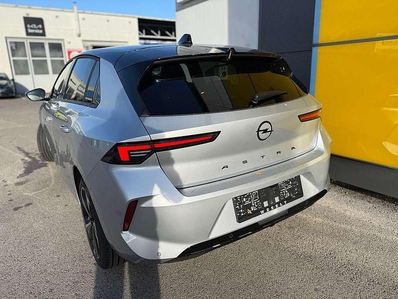 Neu Opel Astra 131 PS (96 kW) 2025 Silber Limousine