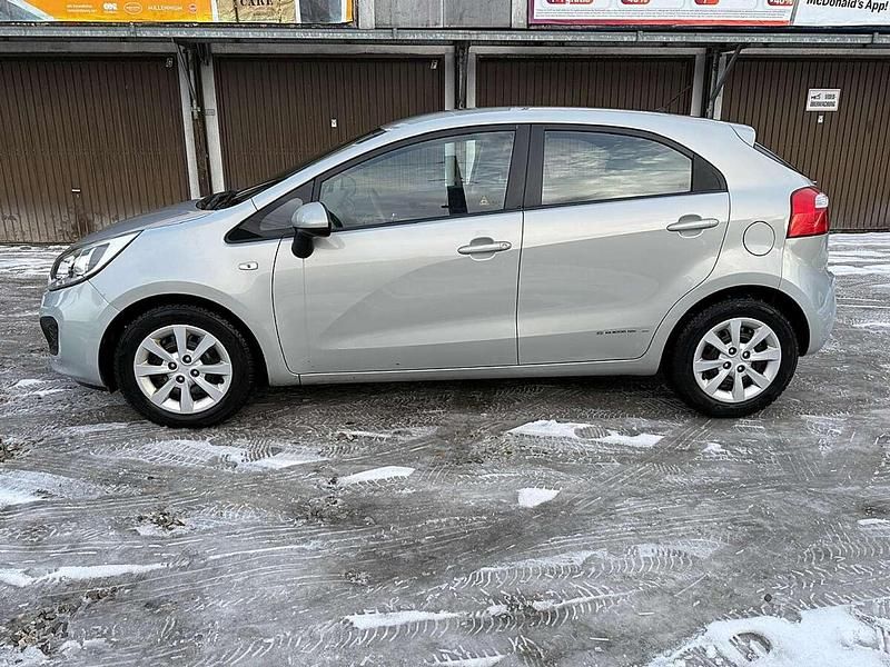 Gebraucht Kia Rio 86 PS (63 kW) 2013 Silber Limousine