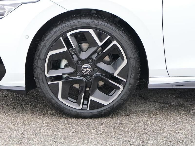 Gebraucht VW Golf VIII R-line 150 PS (110 kW) 2025 Weiss  normal Kombi