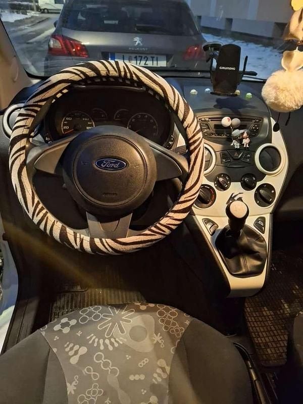 Gebraucht Ford Ka Trend 69 PS (50 kW) 2012 Weiß Kleinwagen