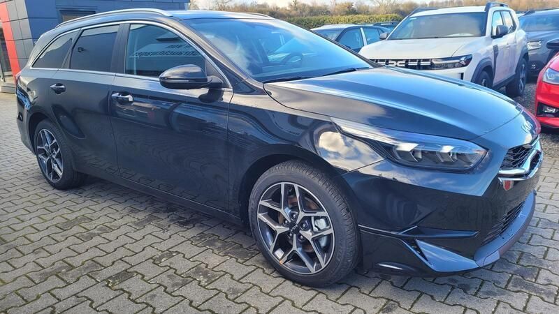 Neu Kia Ceed Sportswagon 140 PS (102 kW) 2025 Schwarz Kombi
