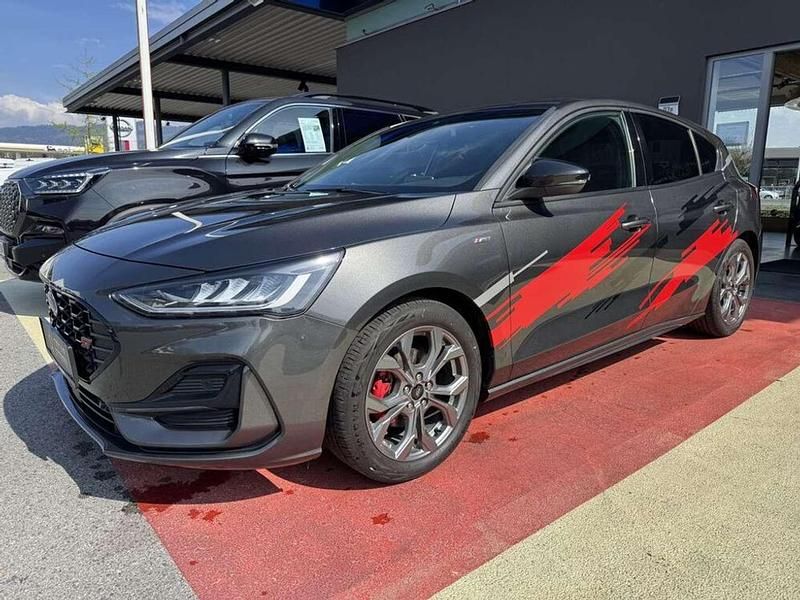 Grau Gebraucht 2022 Ford Focus ST-Line Limousine | € 21.990 (Etwas zu teuer) - Bild 1/4
