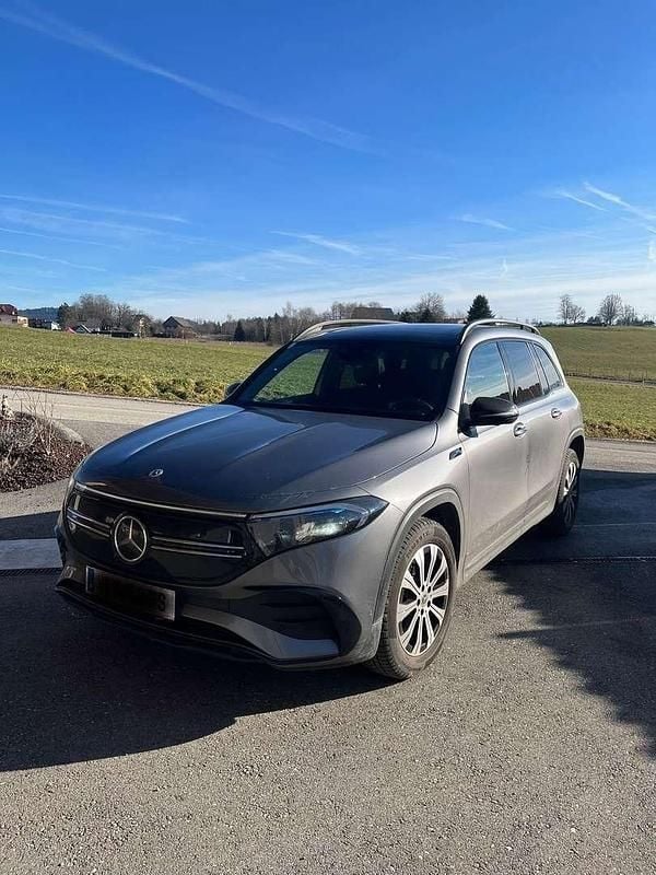 Grau Gebraucht 2022 Mercedes EQB350 SUV | € 40.000 - Bild 1/4