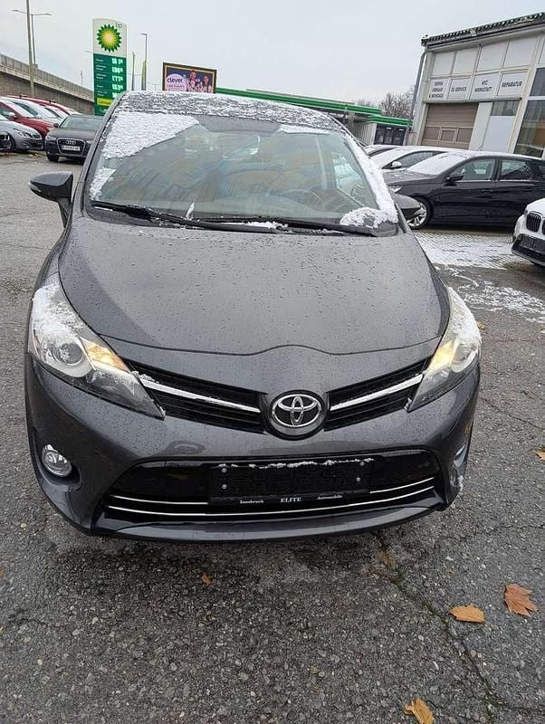 Grau Gebraucht 2015 Toyota Verso Van / Kleinbus | € 8.900 (Fairer Preis) - Bild 1/4
