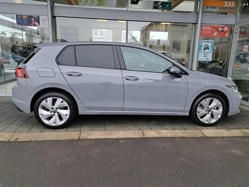 Neu VW Golf VIII 115 PS (84 kW) 2026 Mittelgrau  metallic Limousine