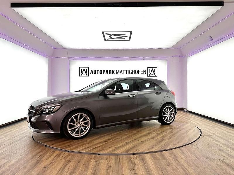 Gebraucht Mercedes A180 Style 109 PS (80 kW) 2017 Grau Kleinwagen