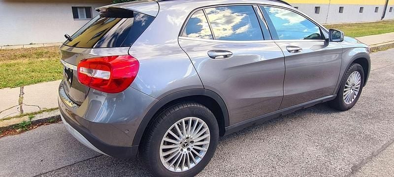 Gebraucht Mercedes GLA200 156 PS (114 kW) 2018 Grau SUV