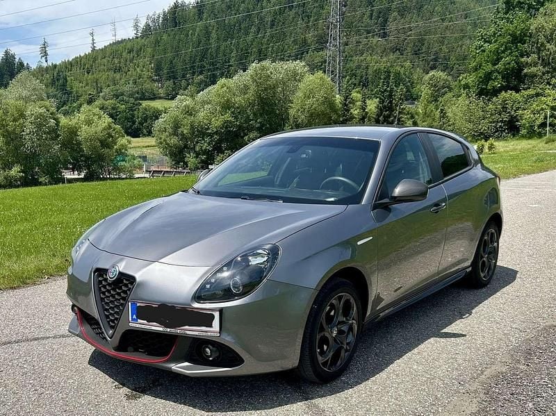 Grau Gebraucht 2019 Alfa Romeo Giulietta Super Kleinwagen | € 12.990 (Fairer Preis) - Bild 1/4