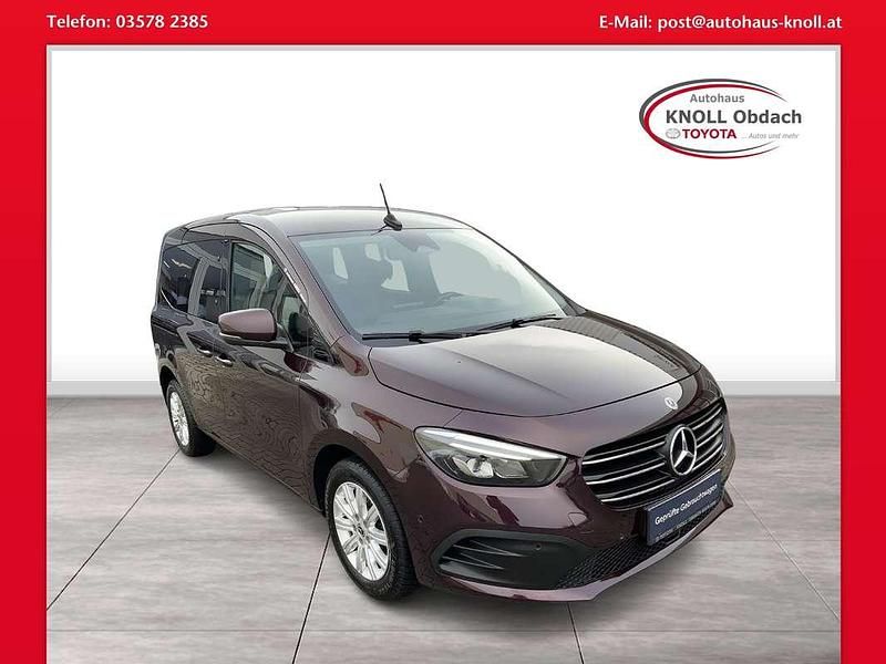 Gebraucht Mercedes T180 116 PS (85 kW) 2022 Rot Van / Kleinbus