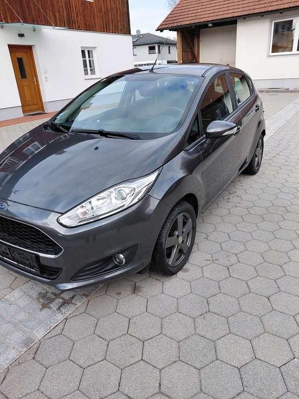 Gebraucht Ford Fiesta Trend 82 PS (60 kW) 2017 Grau Limousine