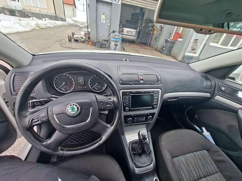 Gebraucht Skoda Octavia Ambition 140 PS (102 kW) 2012 Kombi