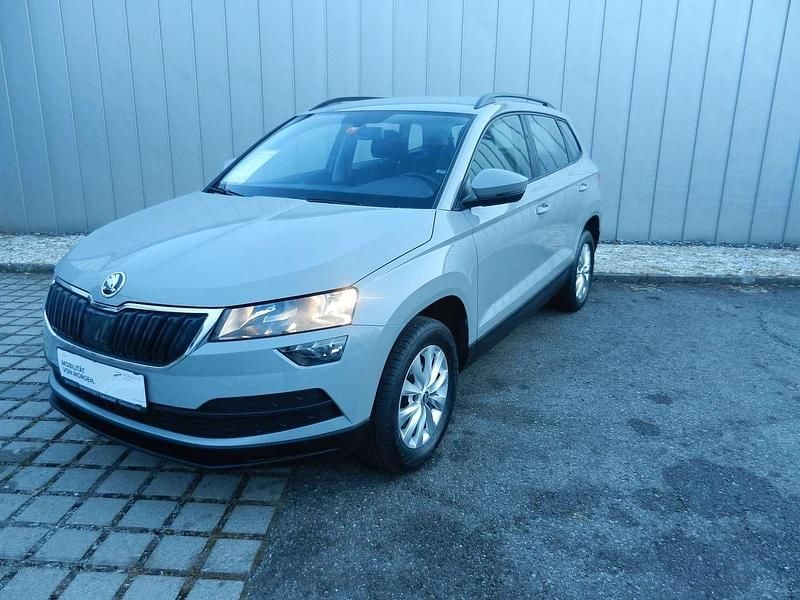 Mittelgrau normal Gebraucht 2020 Skoda Karoq SUV | € 16.900 (Guter Preis) - Bild 1/4