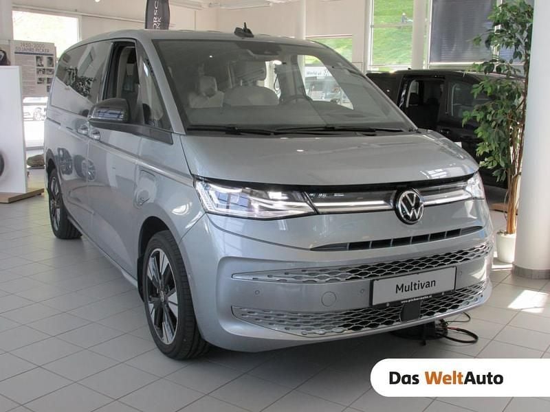 Gebraucht VW Multivan Style 245 PS (180 kW) 2025 Silber  metallic Van
