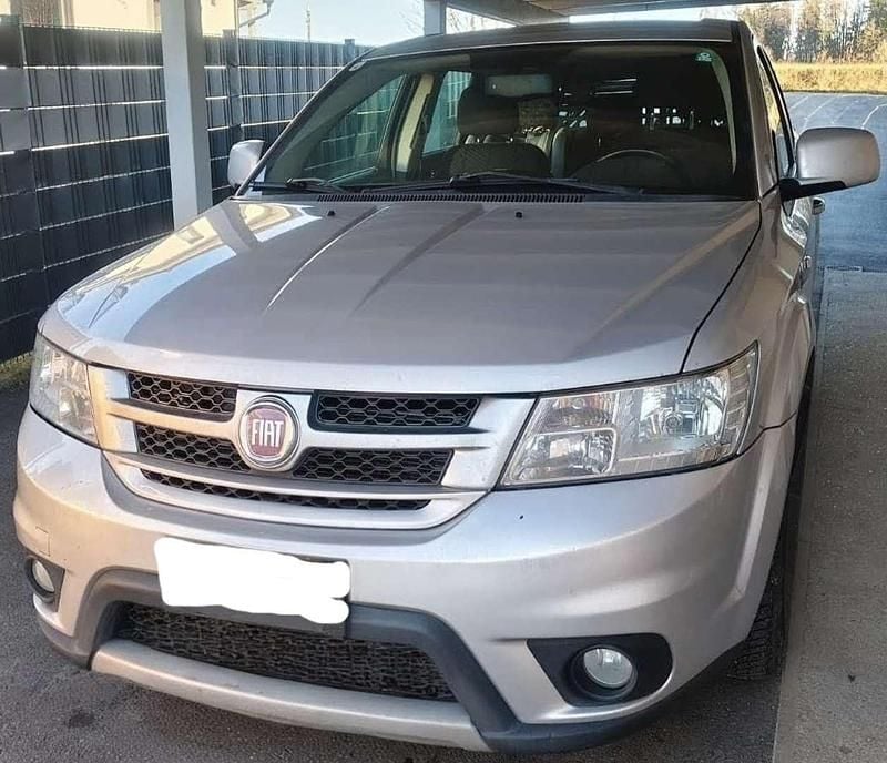 Silber Gebraucht 2011 Fiat Freemont Urban SUV | € 7.500 (Etwas zu teuer) - Bild 1/4