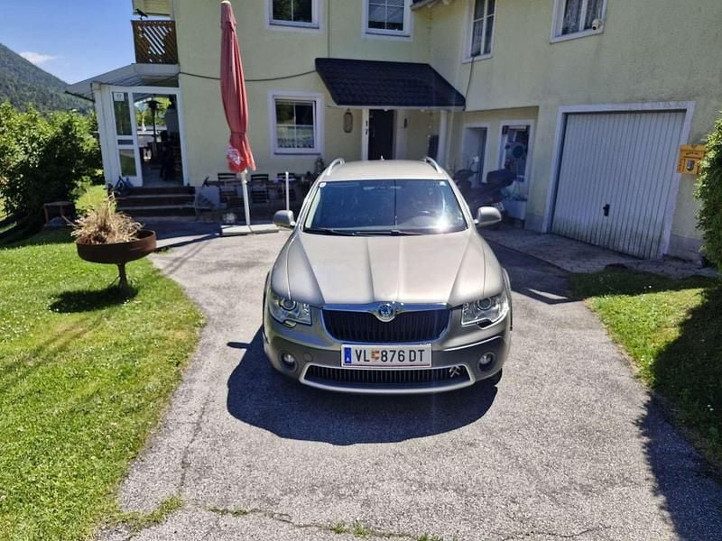 Gebraucht 2013 Skoda Superb Kombi | € 6.000 (Superpreis) - Bild 1/4