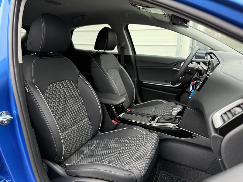 Neu Kia XCeed Gold 150 PS (110 kW) 2025 Grau SUV