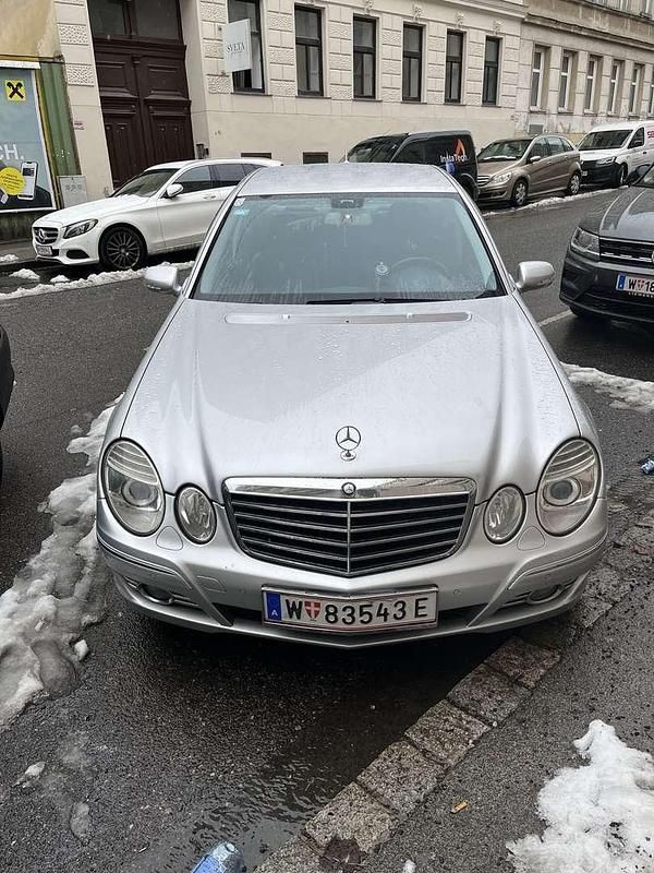Gebraucht Mercedes E220 Classic 170 PS (125 kW) 2007 Silber Limousine