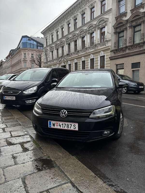 Gebraucht VW Jetta 105 PS (77 kW) 2011 Schwarz Limousine