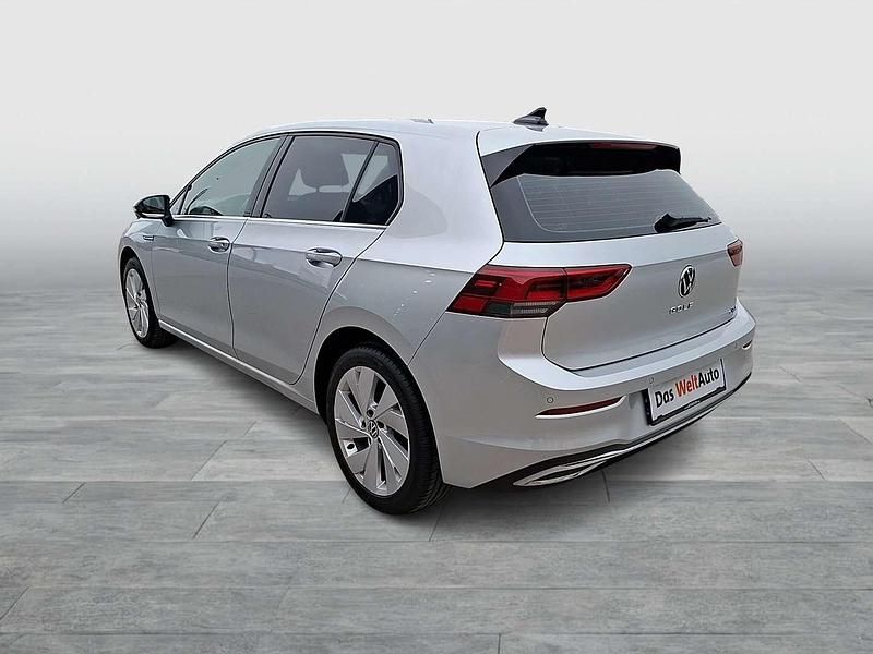 Gebraucht VW Golf VIII Style 131 PS (96 kW) 2023 Silber Limousine