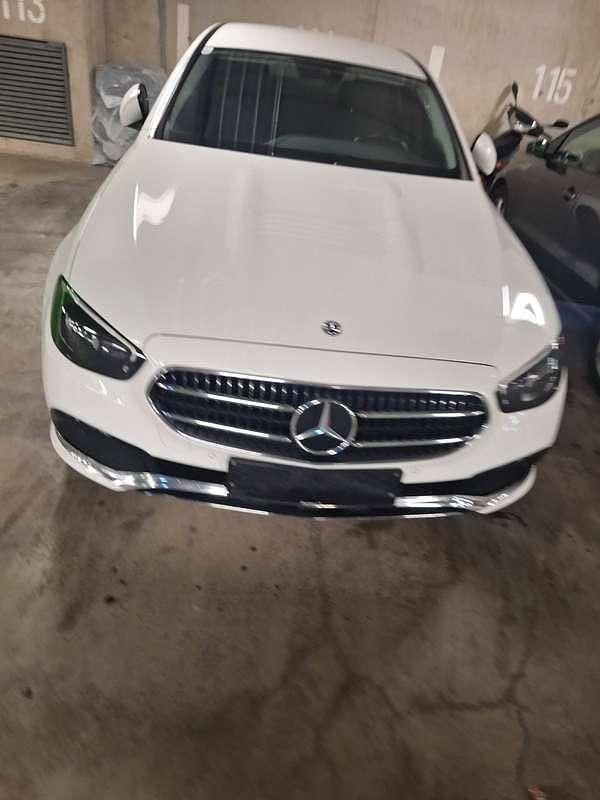 Gebraucht Mercedes E220 200 PS (147 kW) 2023 Limousine