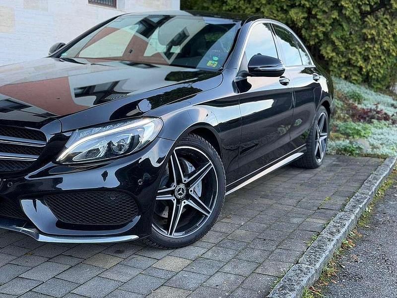Gebraucht Mercedes C180 AMG line 116 PS (85 kW) 2019 Schwarz Limousine
