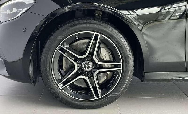 Gebraucht Mercedes E300 AMG 194 PS (142 kW) 2022 Schwarz Limousine