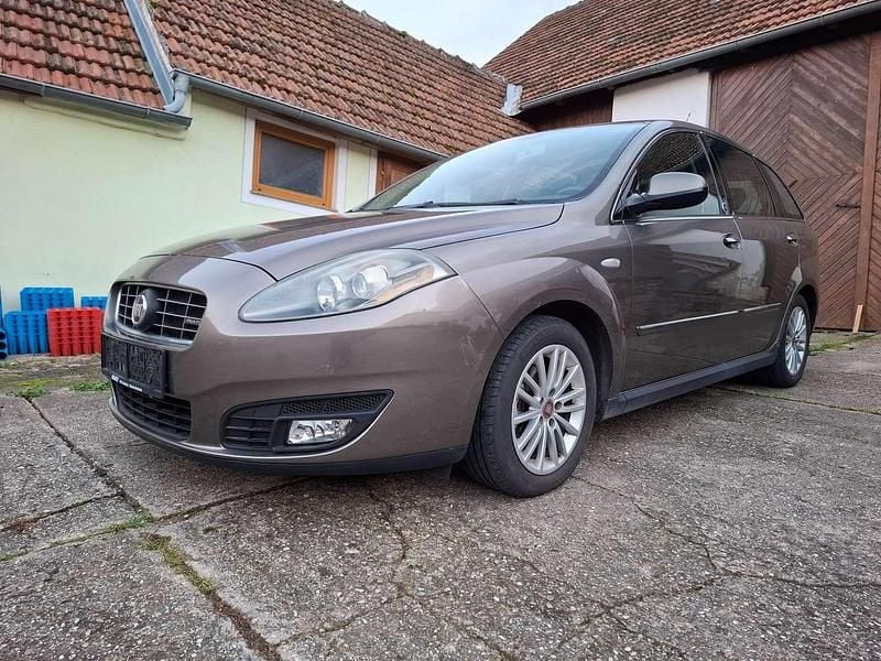 Grau Gebraucht 2010 Fiat Croma Dynamic Kombi | € 2.990 - Bild 1/4