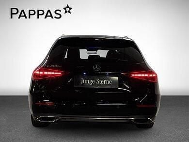 Gebraucht Mercedes C200 163 PS (119 kW) 2023 Unilack schwarz uni Kombi