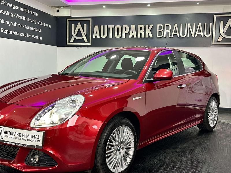 Gebraucht Alfa Romeo Giulietta Distinctive 120 PS (88 kW) 2013 Rot Kleinwagen