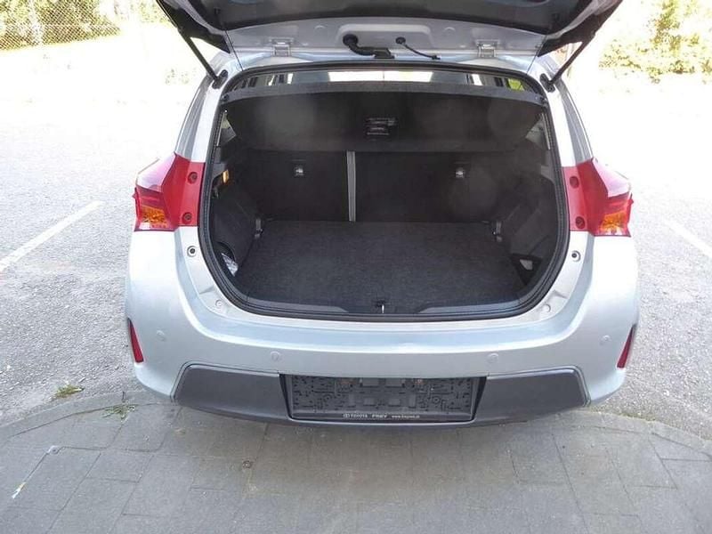 Gebraucht Toyota Auris Hybrid Lounge 99 PS (72 kW) 2014 Silber Limousine