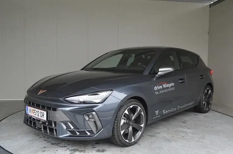Neu Cupra Leon 150 PS (110 kW) 2025 Dunkelgrau  metallicperleffekt