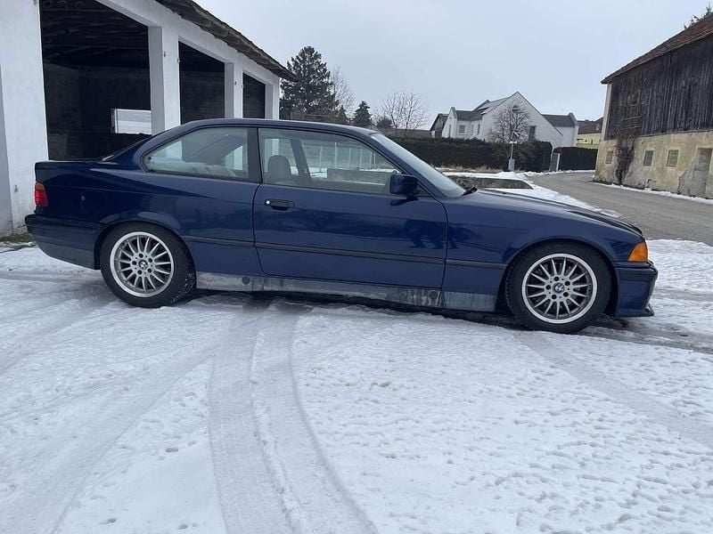 Gebraucht BMW 318 136 PS (100 kW) 1991 Limousine