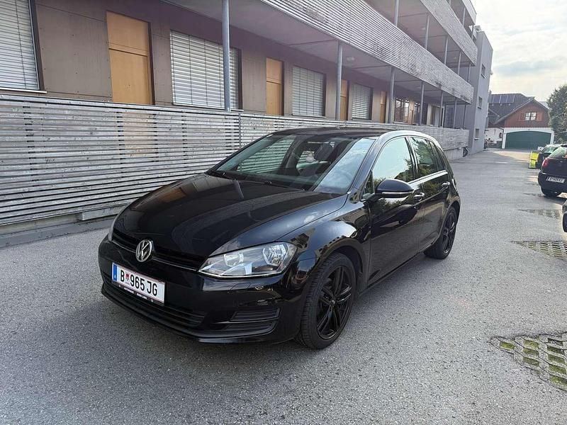 Schwarz Gebraucht 2015 VW Golf VII Trendline Limousine | € 8.700 (Superpreis) - Bild 1/4