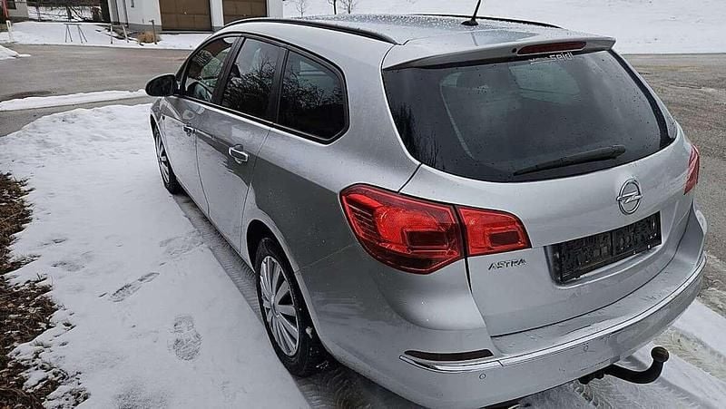 Gebraucht Opel Astra Edition 120 PS (88 kW) 2012 Kombi