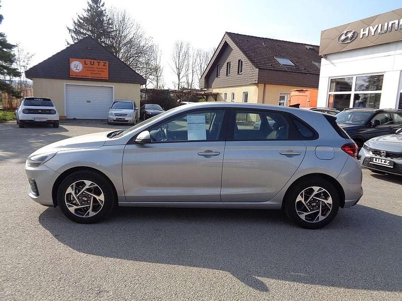 Gebraucht Hyundai i30 GO! 97 PS (71 kW) 2024 Silber Limousine
