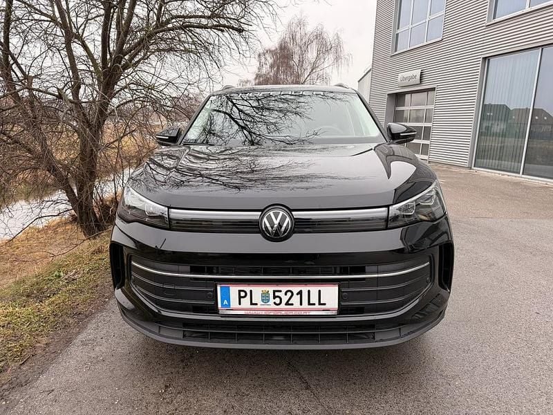 Neu VW Tiguan 150 PS (110 kW) 2026 Schwarz  metallic SUV