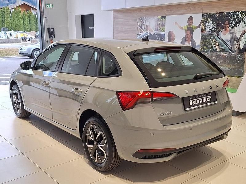 Gebraucht Skoda Scala Essence 95 PS (69 kW) 2025 Mittelgrau  normal Kleinwagen