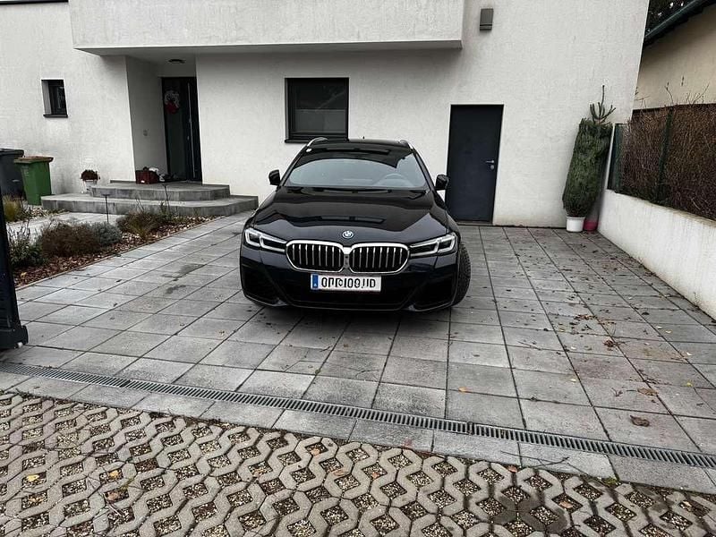 Gebraucht BMW 530e M Sport 292 PS (214 kW) 2021 Schwarz Kombi
