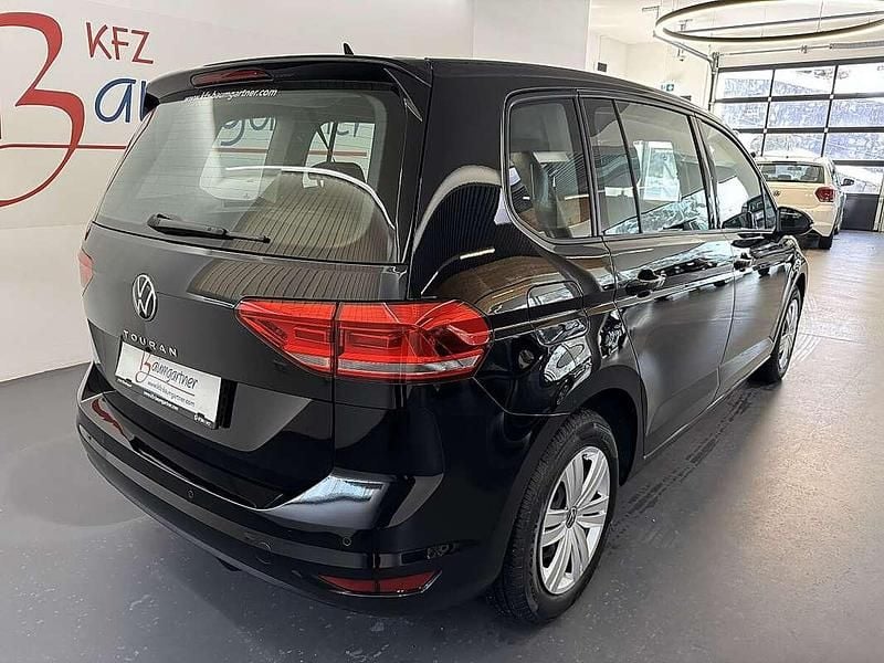 Gebraucht VW Touran 122 PS (89 kW) 2023 Schwarz Van / Kleinbus